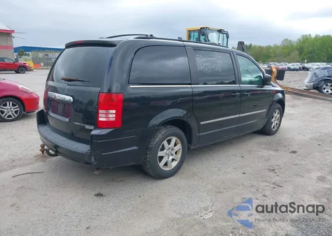 2010 Chrysler Town & Country Touring z USA, uszkodzony, nr VIN 2A4RR5D19AR170405